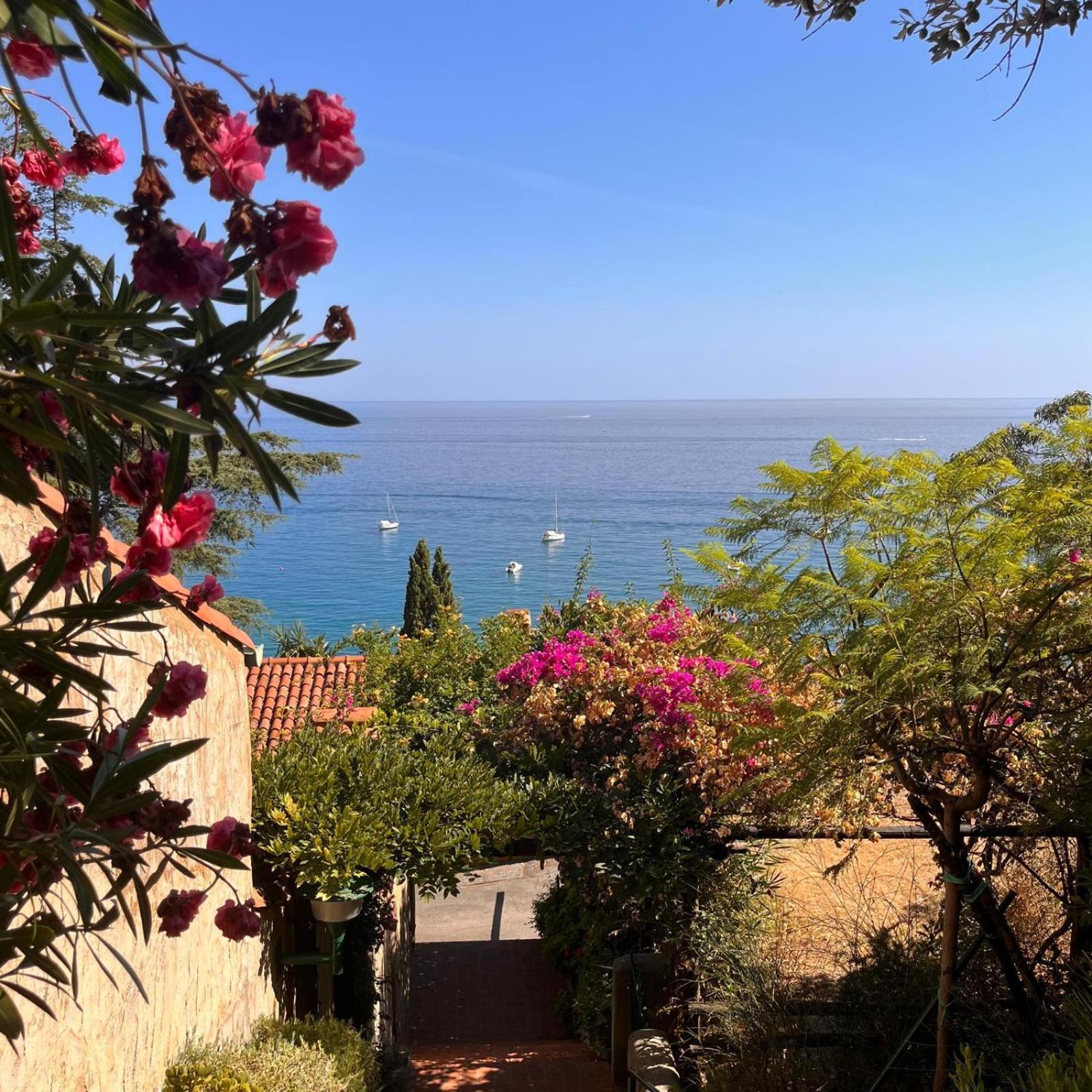 Lo Scoglio Apartment Varigotti Exterior photo